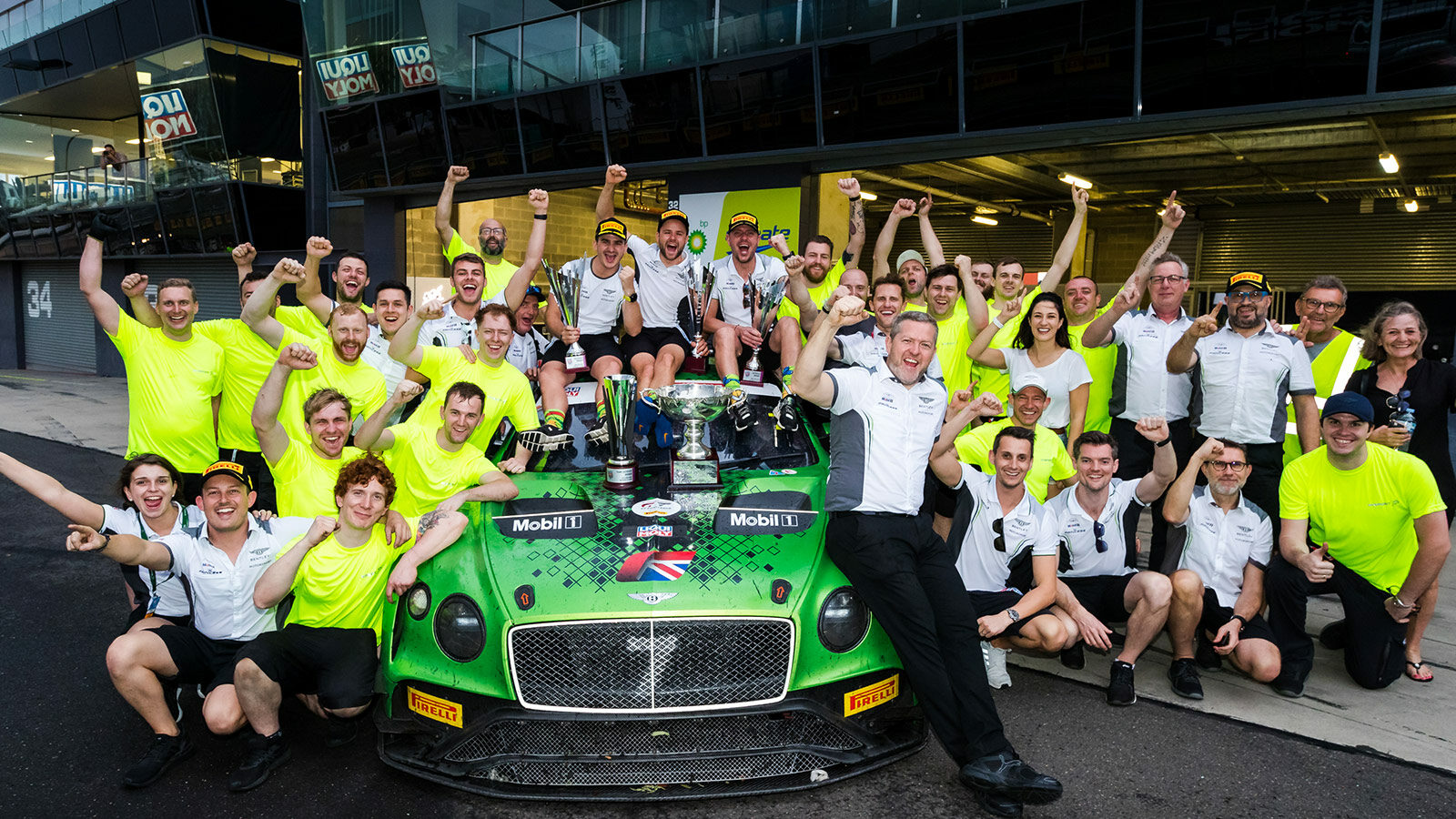 Bentley gewinnt 12 Stunden von Bathurst
