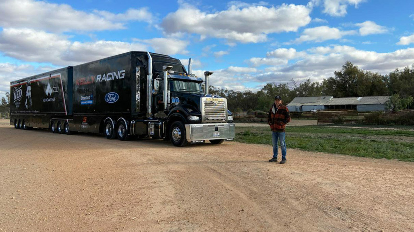 Kelly Racing flüchtet auf Farm