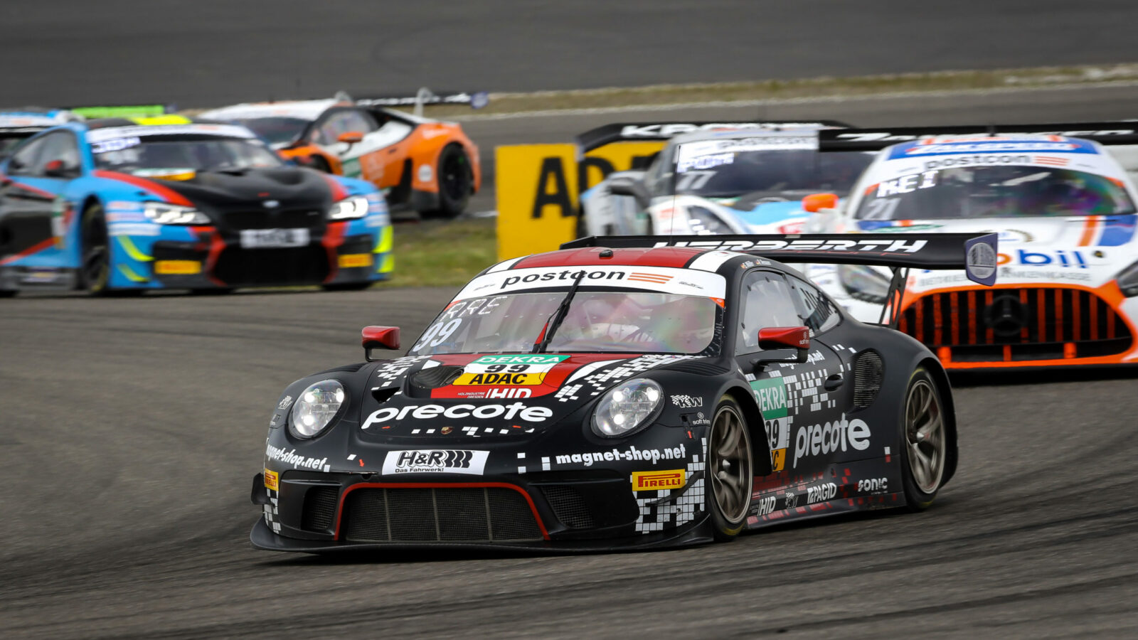 Porsche-Doppelsieg im Sonntagsrennen auf dem Nürburgring