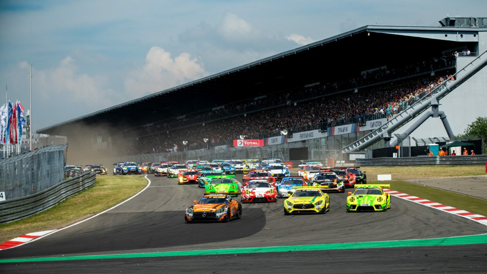 24 Stunden Rennen am Nürburgring mit Zuschauern