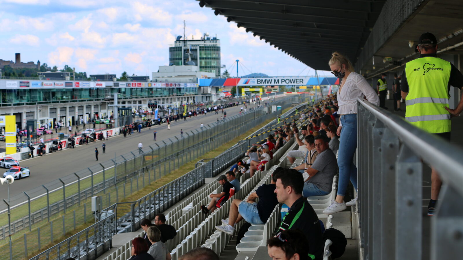Nürburgring 24h-Rennen startet mit Zuschauern