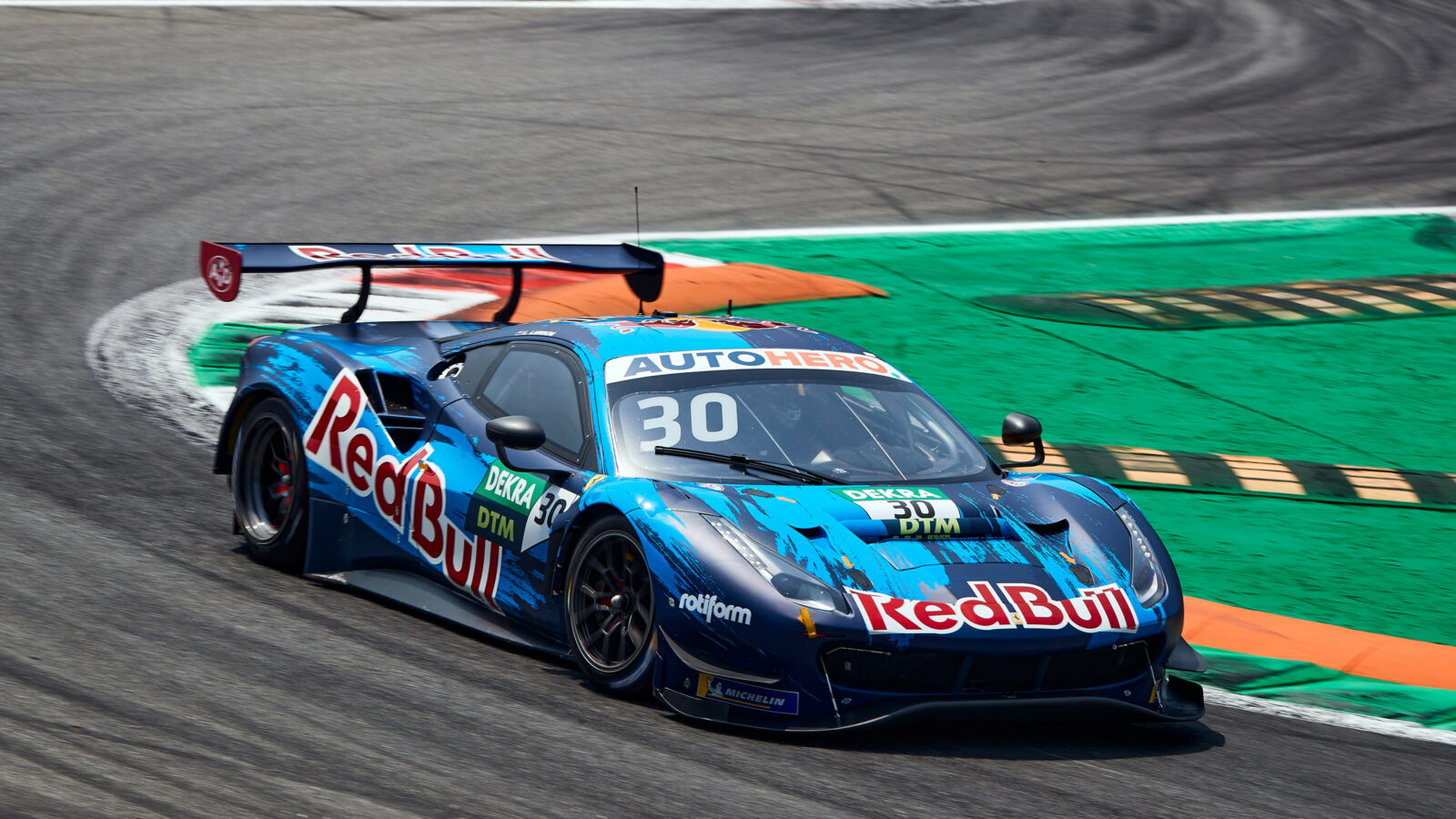 Liam Lawson gewinnt DTM Auftakt