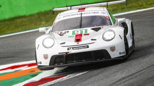 12 Porsche 911 RSR in Le Mans