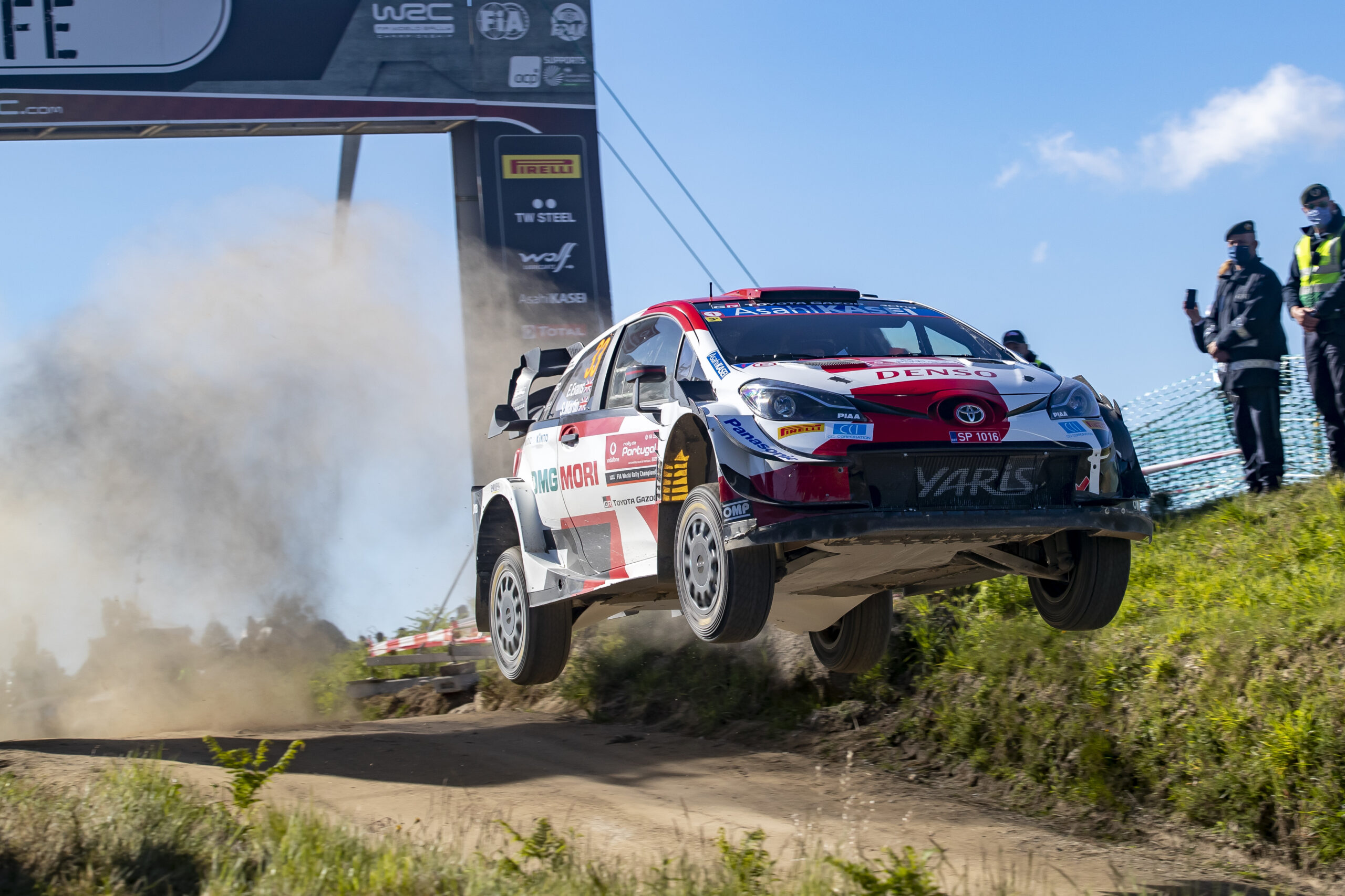 Evans wins Rally de Portugal